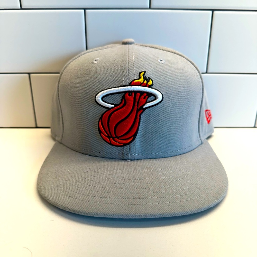 MIAMI HEAT NBA Hard Wood Classic edition fitted flat bill mens 7 3/8